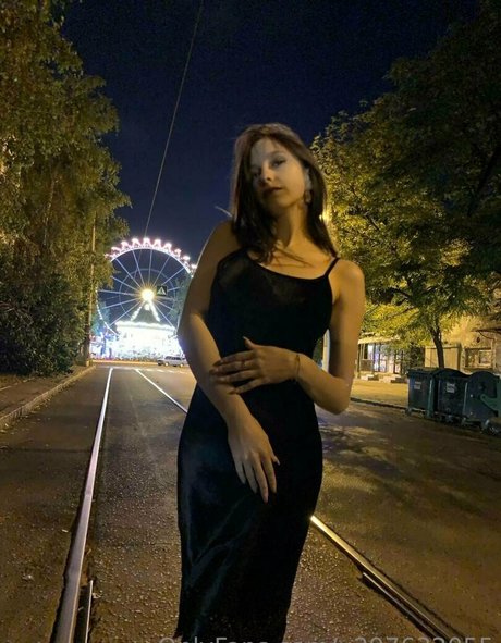 lovelylollyhehe エロティック女優 画像