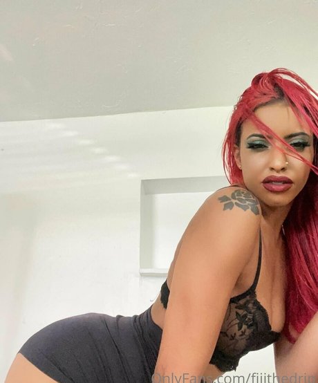 毛深いアジア人オンリーファンズ セクシー裸 写真