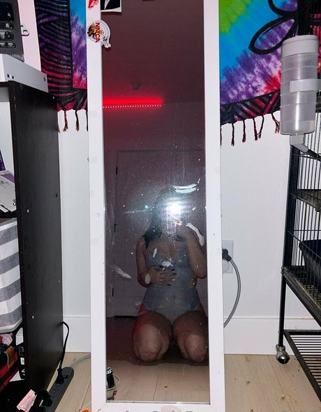 フィットネスベイビーオンリーファンズ 無料ヌード 写真