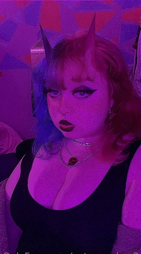 コスプレ フェムボーイ オンリーファンズ ポルノ 写真