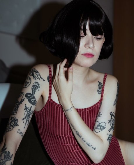 金髪の毛深いおまんこオンリーファンズ 可愛い 写真