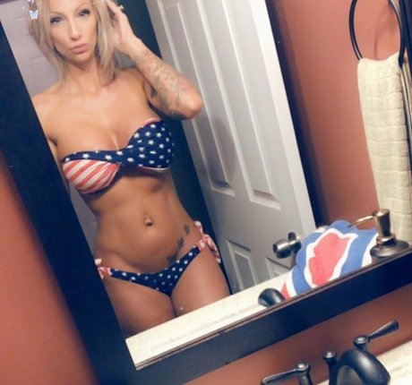 Michelle Pimer 裸のモデル 写真