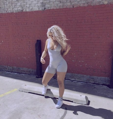 巨乳カップルオンリーファンズ ベスト 写真