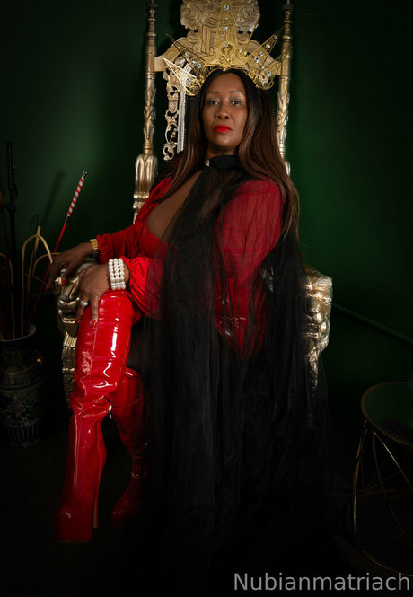 ダウンオンリーファン アートヌード 写真