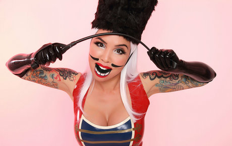 ストリップショー オンリーファンズ 無料裸 写真