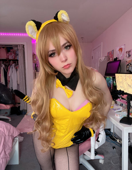 おばあちゃんの太ったオンリーファンズ セクシー裸 画像