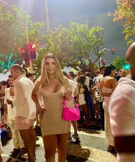 Elloah Guedes エロティック女優 写真