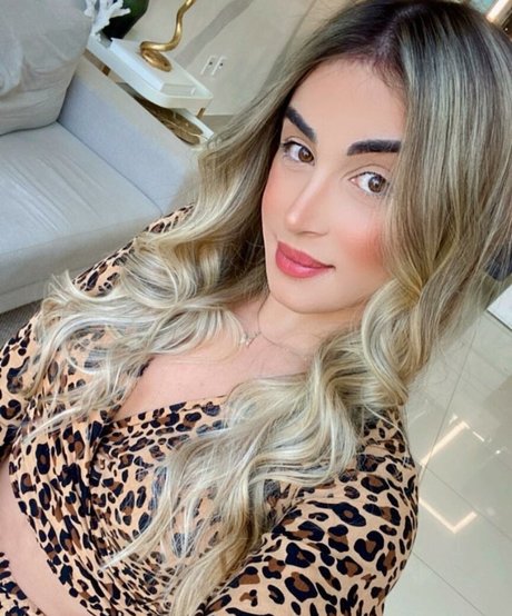 Elloah Guedes セックススター 画像