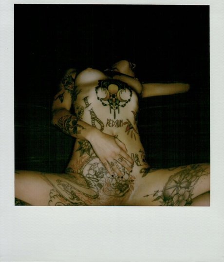 モンスターコックオンリーファンズ 裸 写真