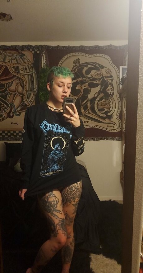 かわいいブロンドのオンリーファンズ ヌード ギャラリー