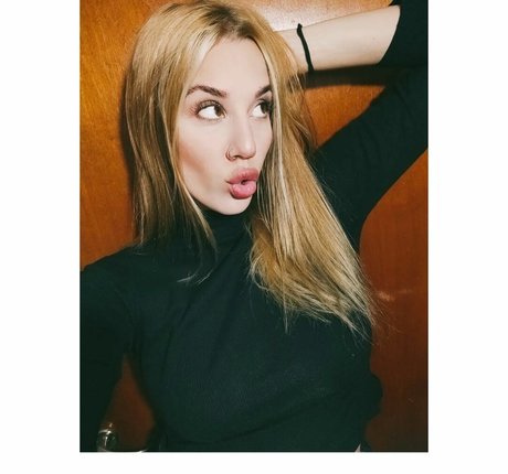 Lucila Villar ポルノスター ヌード ギャラリー