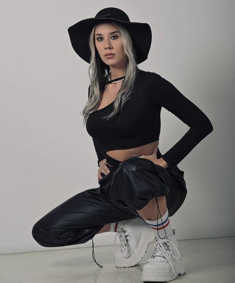 Lucila Villar ポルノモデル 画像