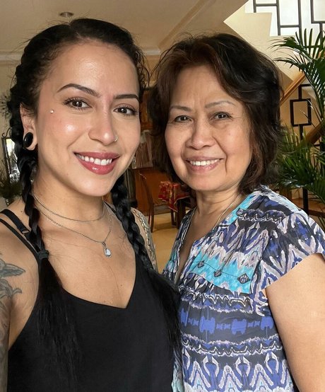 meghanelle トップ女優 ギャラリー