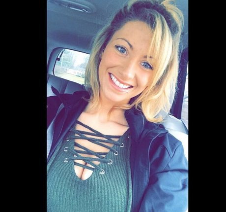 巨尻熟女オンリーファンズ アダルト ギャラリー