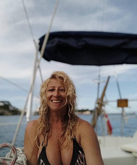 ニューハーフアナルオンリーファンズ セクシーヌード 写真