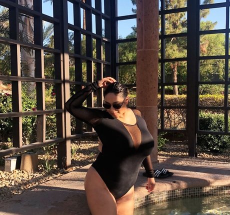 年配の熟女オンリーファンズ 無料裸 写真