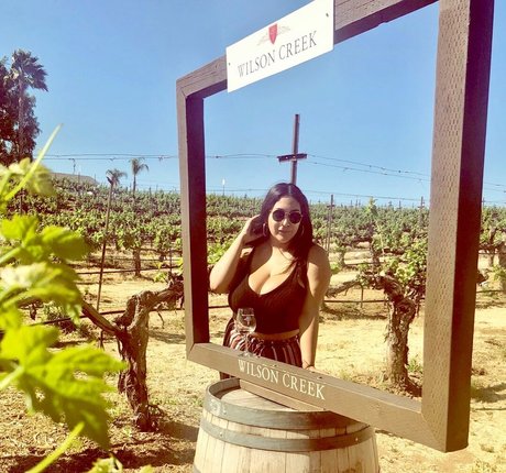 バン・オンリーファンズ セクシーヌード 写真