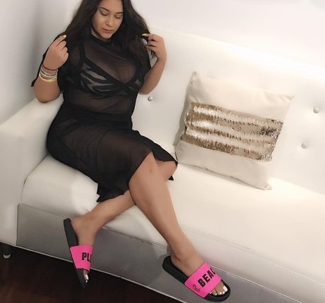 年配の熟女オンリーファンズ 美しいヌード ギャラリー