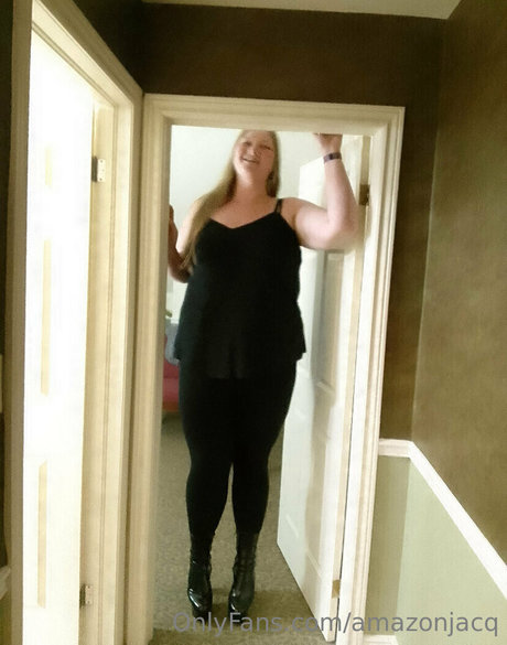 amazonjacq ポルノモデル ギャラリー