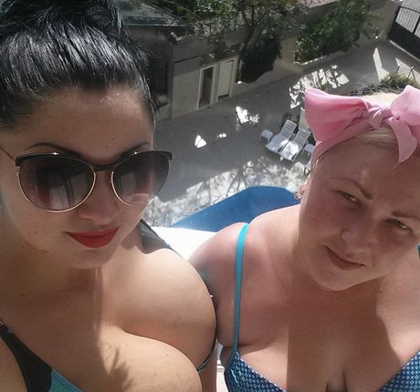 ティーンレズビアンオンリーファンズ ヌード 画像