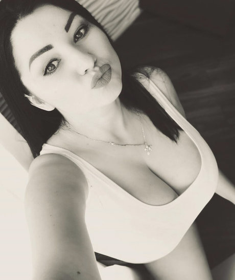 貞操帯オンリーファンズ セクシーヌード ギャラリー