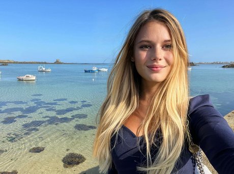 Nolwenn Dis ポルノスター ヌード 写真