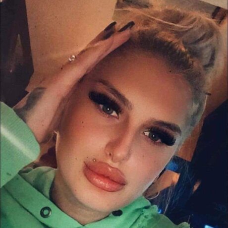 Byyta ポルノスター 可愛い 写真