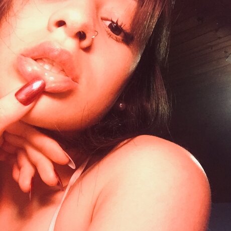 裸の女の子オンリーファンズ 無料エロ 写真