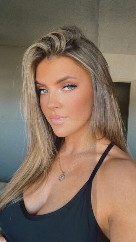 Taylor Boley 裸のスター 写真