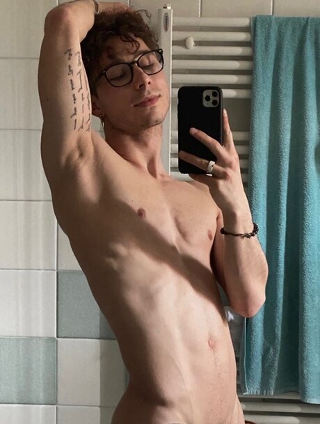 Petit twink ポルノスター セクシー 写真