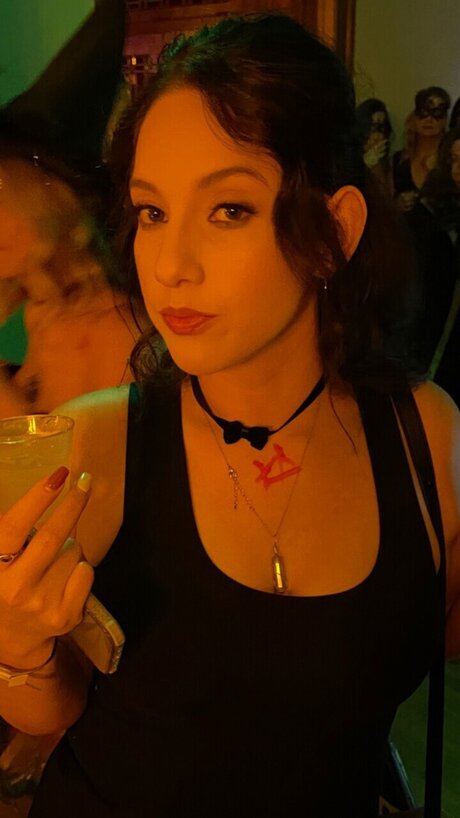 ゲイランジェリーオンリーファンズ セクシーヌード 写真