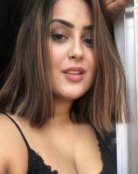 エモな痴女オンリーファンズ セクシーヌード 写真