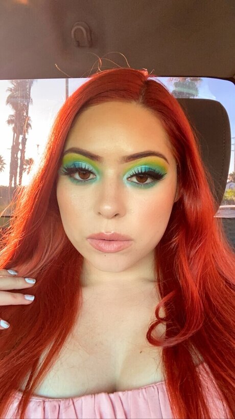 Makeup By Payola セクシーなスター ギャラリー