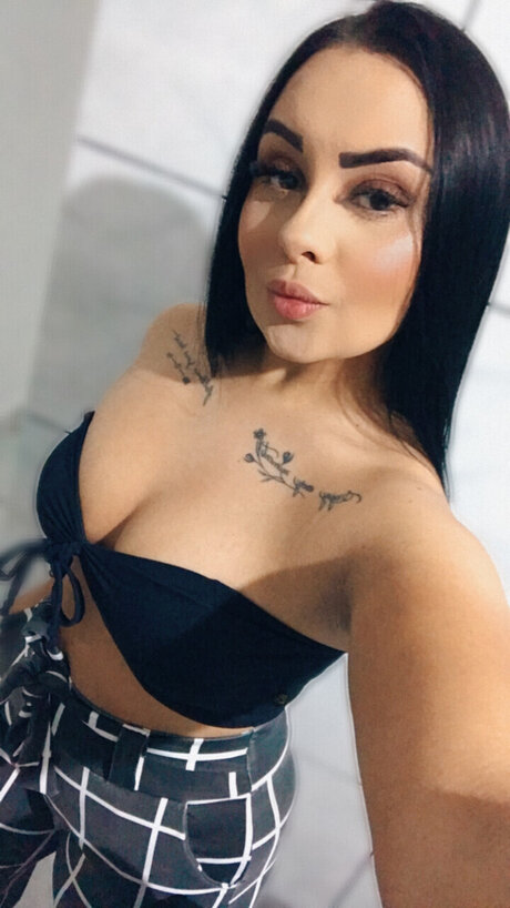 Adriane Chaves かわいいスター 画像