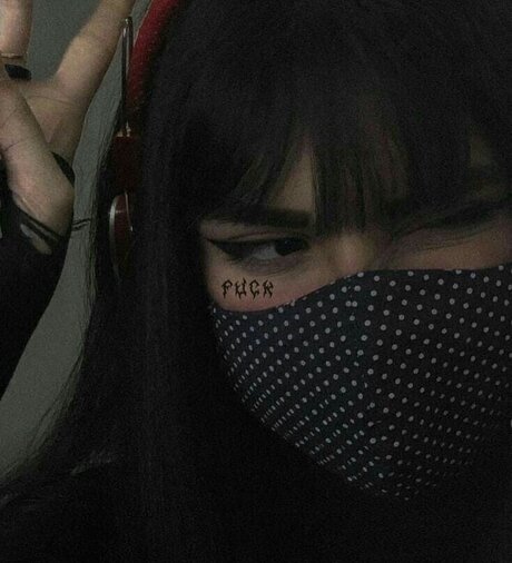 PaulineBn 裸のモデル 写真
