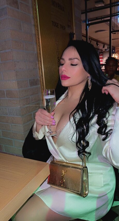 Dayra Quiala Bauta 裸のスター 写真