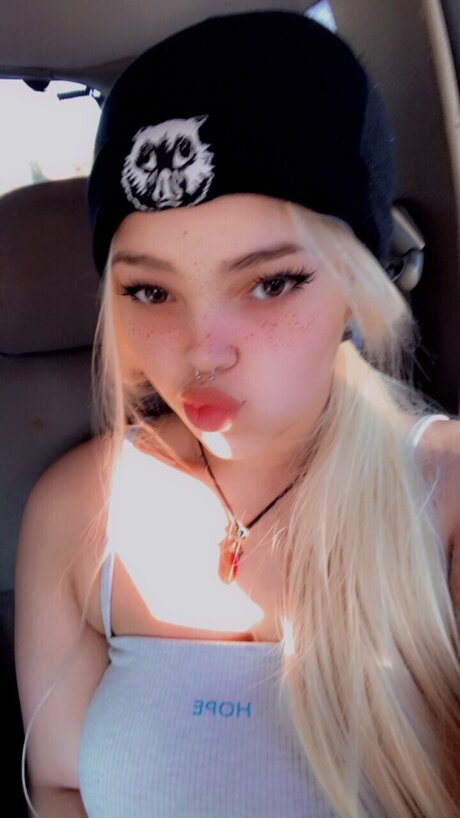 Sirinexs 女優 写真