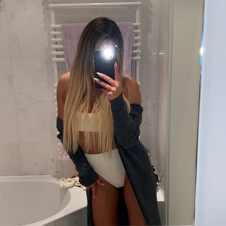 Luxury Fitness Girl_ 素敵なモデル 画像