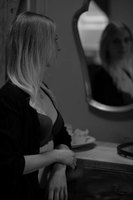 後背位オンリーファンズ 可愛い 写真