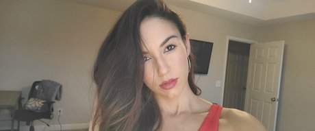 ワークアウト オンリーファンズ エロチック 写真