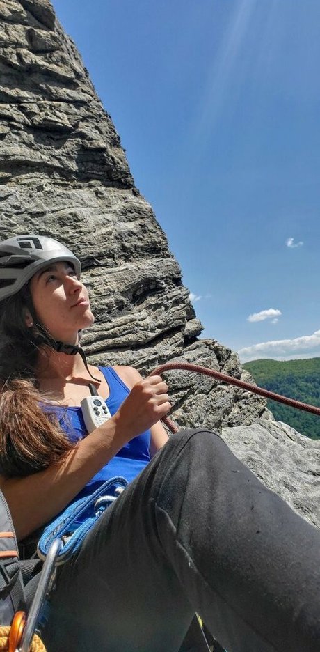 垂れ乳オンリーファンズ 無料セクシー 写真