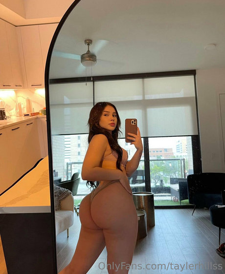 Tayler Hills ポルノスター 裸 画像