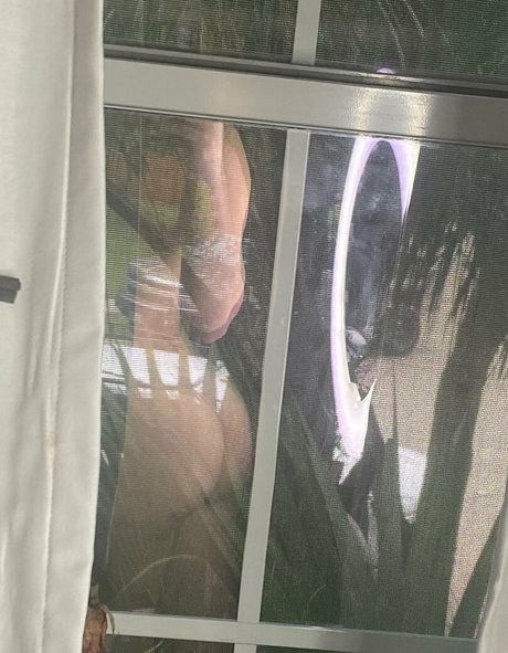 カムフィートオンリーファンズ 無料ヌード 画像