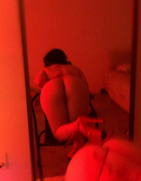 巨乳ストリップオンリーファンズ 無料ポルノ 画像