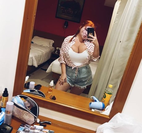 ぽっちゃりブルネットオンリーファンズ ホットヌード ギャラリー