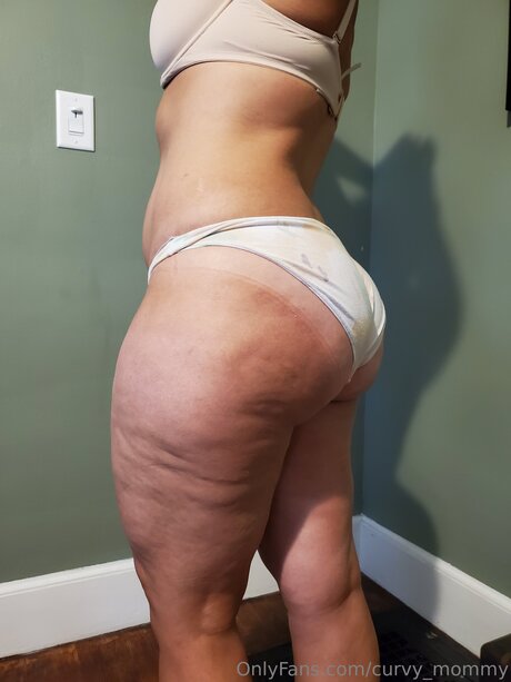 ティーンランジェリーオンリーファンズ xxx 写真