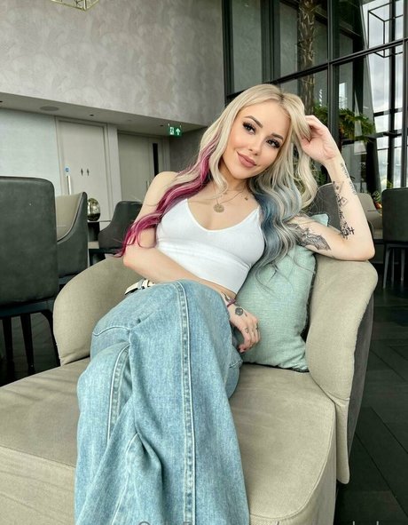 成熟したラテン系オンリーファンズ ポルノグラフィック 写真