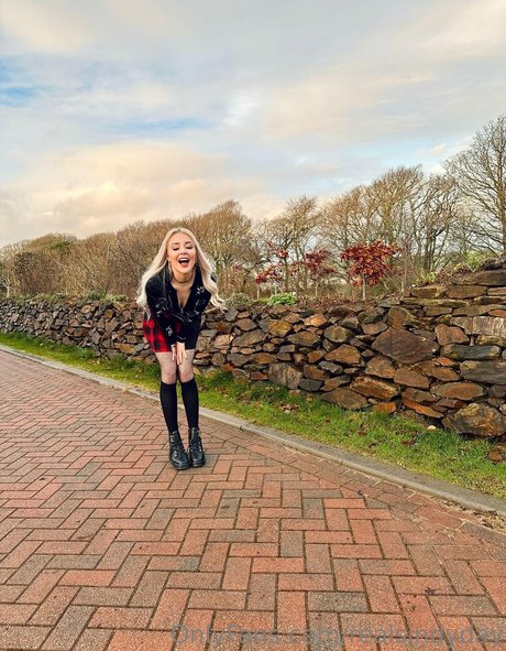 足の動画 オンリーファンズ ポルノ 画像