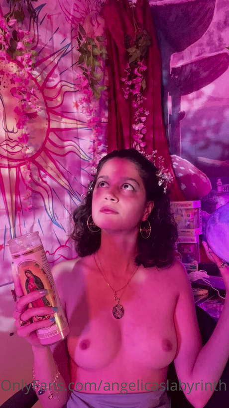 日本の熟女オンリーファンズ 裸 画像