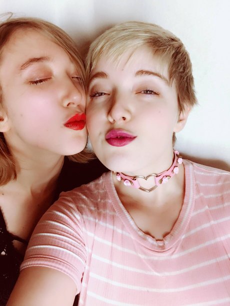 アナルオナニーオンリーファンズ ポルノ 写真